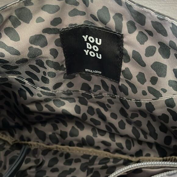 Stella & Dot Black Nylon Leopord Shoulder Bag 12"x10"x3" - Picture 4 of 5